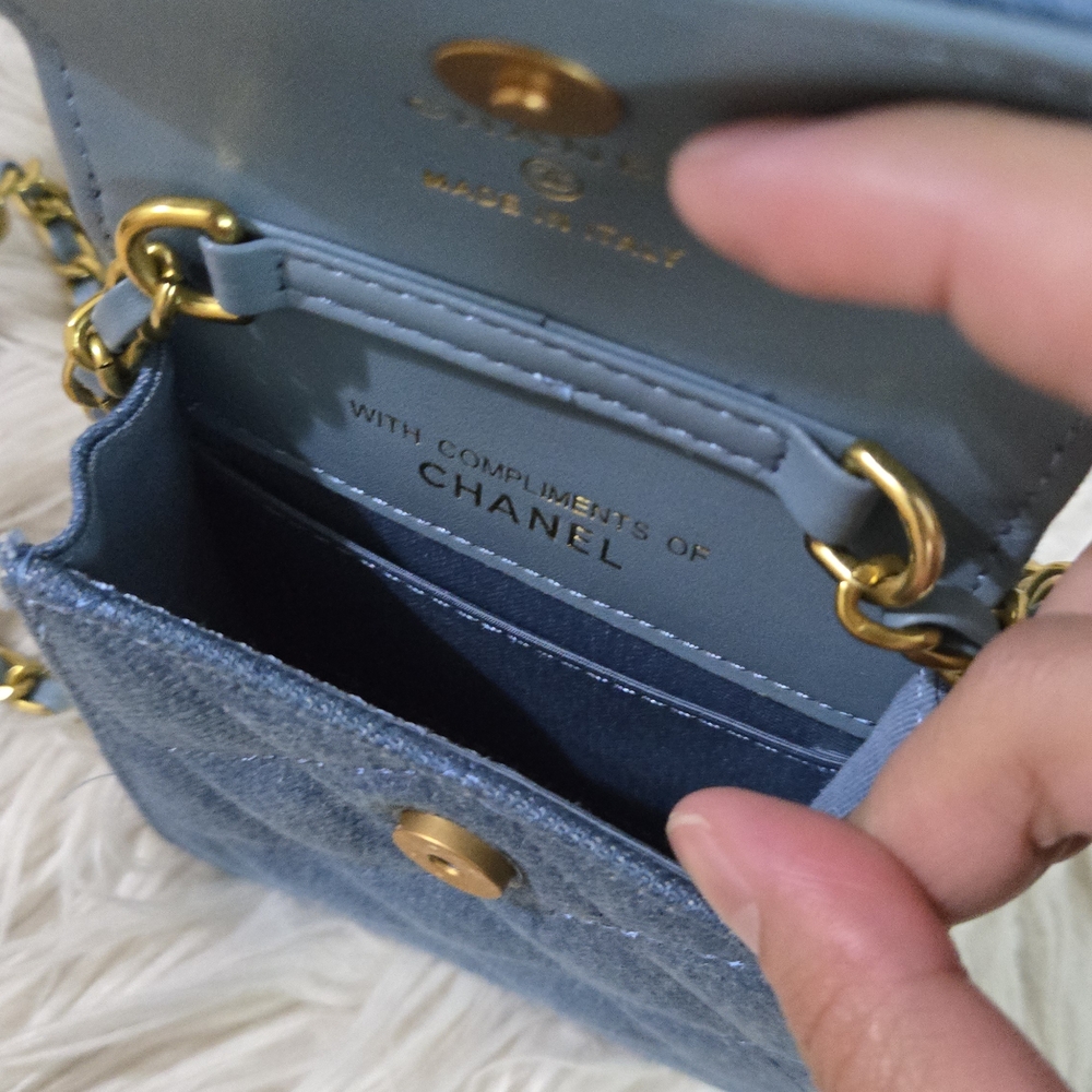 Chanel VIP Denim Quilted Crossbody Bag with Gold Chain - Picture 5 of 8
